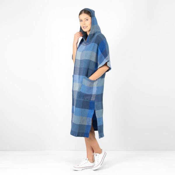 BINGO Poncho a quadri blu - immagine 2