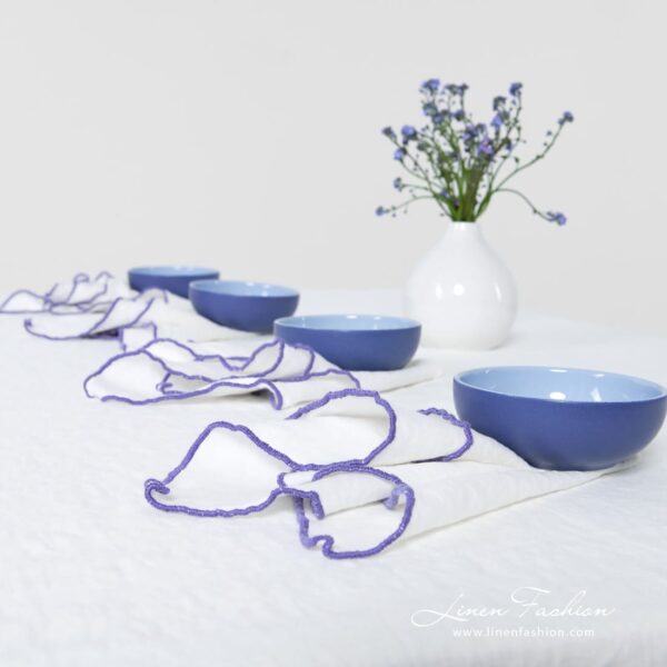 ARVO Tovaglia bianca con bordo viola - immagine 3