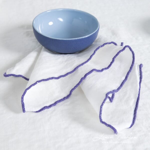 ARVO Tovagliolo bianco con bordo viola - immagine 3