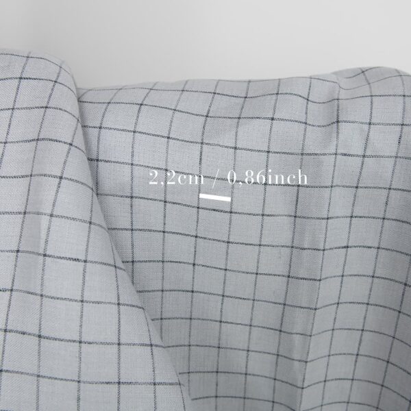 Tessuto di lino double-face grigio chiaro a quadretti blu - immagine 3