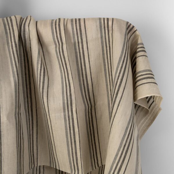 Tessuto di lino beige a righe grigie