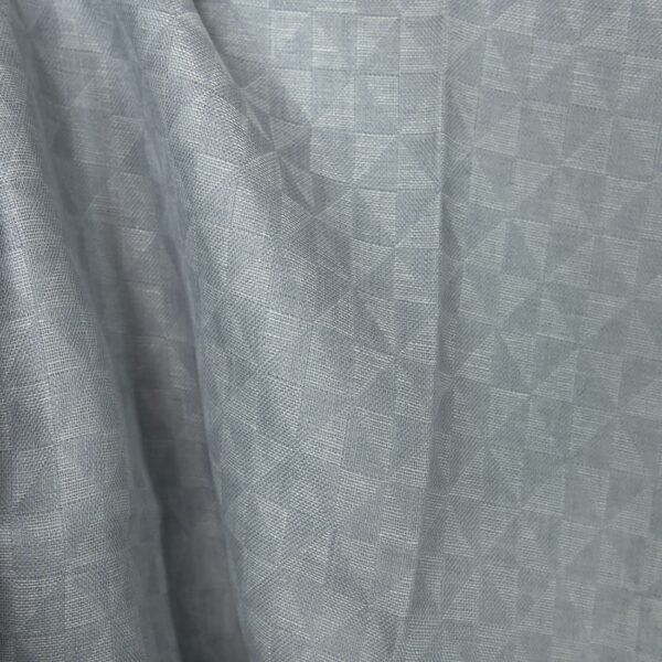 Tessuto di lino grigio jacquard con motivo a triangolo - immagine 4