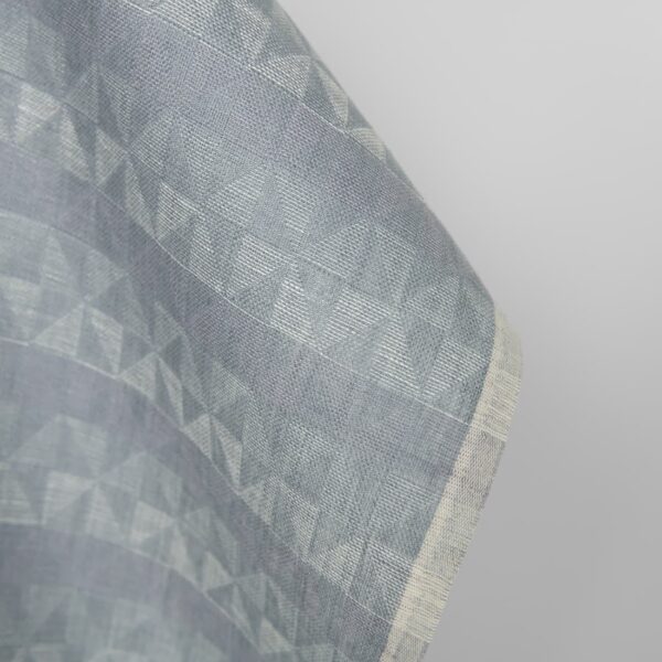 Tessuto di lino grigio viola jacquard motivo triangolo - immagine 3