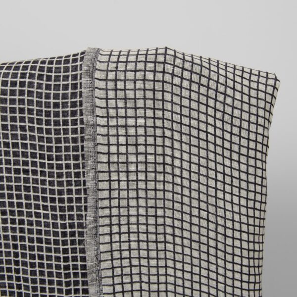 Half-linen fabric in black and white checks washed light side