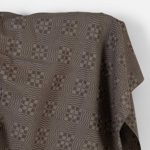 Tessuto di lino e cotone marrone scuro e beige a quadri twill