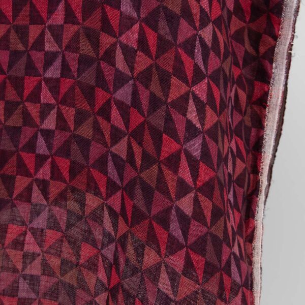 Jacquard linen fabric in dark red triangles washed, double-layer