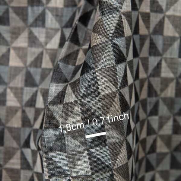 Tessuto di lino nero e grigio con motivo jacquard a triangoli - immagine 4