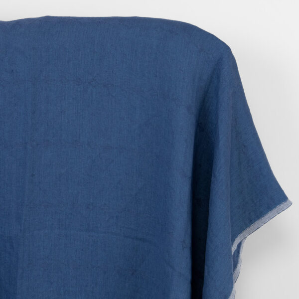 Tessuto di lino blu grigiastro a rombi sottili, lavato