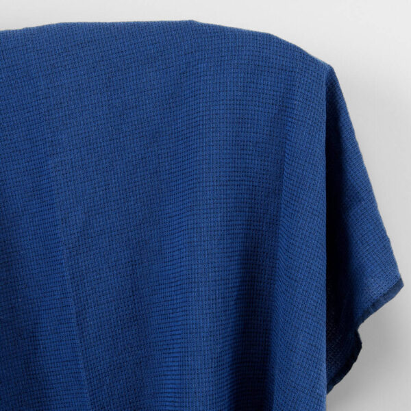 Tessuto di lino cotone lana blu scuro e nero a cialda, lavato