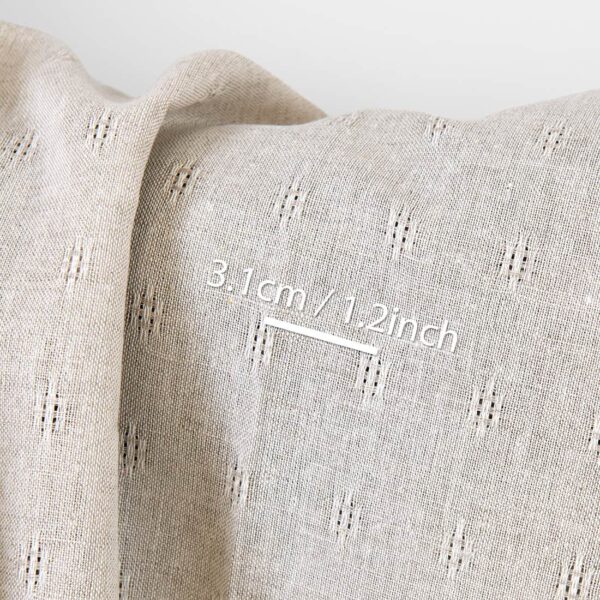 Tessuto in lino e cotone beige con motivo traforato - immagine 3