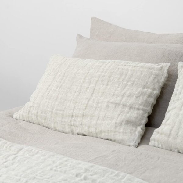 Linen cushion cover vanilla