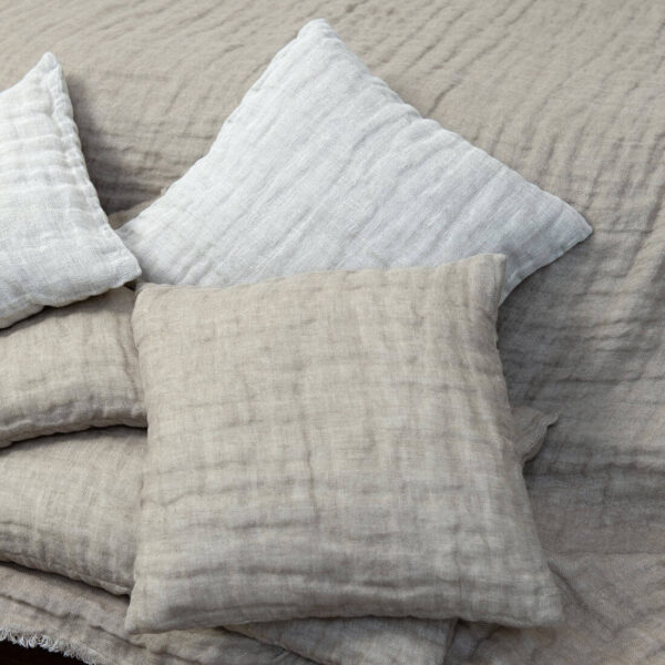 Linen cushion cover vanilla