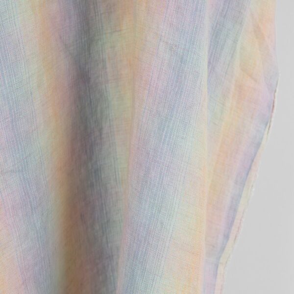 Tessuto di lino a righe sfumate multicolore pastello, lavato - immagine 3