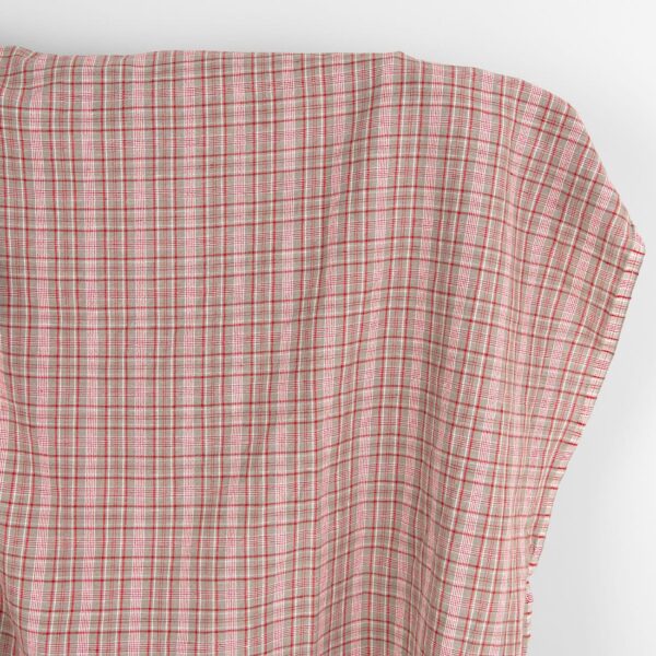Tessuto in lino e cotone beige scuro a quadretti bianchi e rossi, lavato